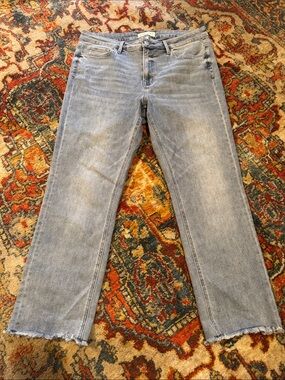 Women's Light Blue Straight-Leg Jeans with Raw Hem